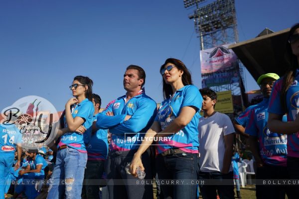 Sohail Khan, Kriti Sanon and Sangeeta Bijlani Snapped at CCL Match