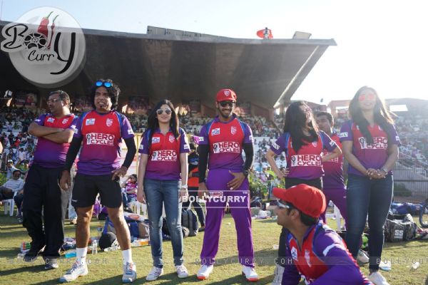 Bengal Tigers Team Snapped at CCL Match