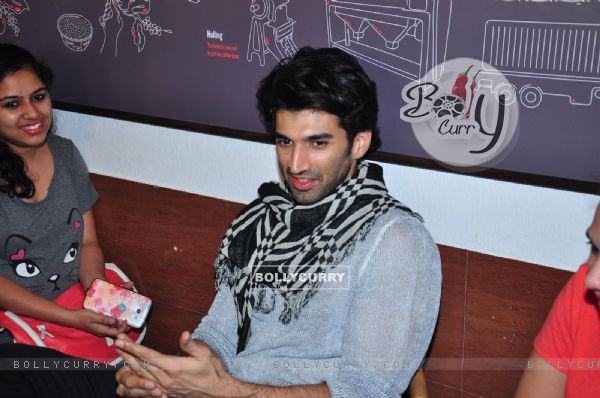 Aditya Roy Kapoor's Coffee Date with Female Journalists for Fitoor Promotions (393969)