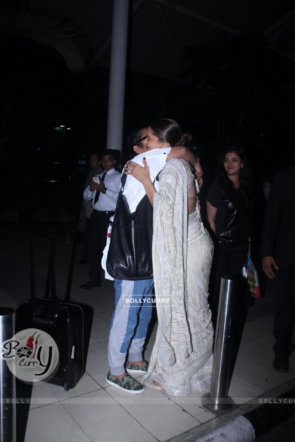 Deepika Padukone Meets her Friend - Snapped at Airport