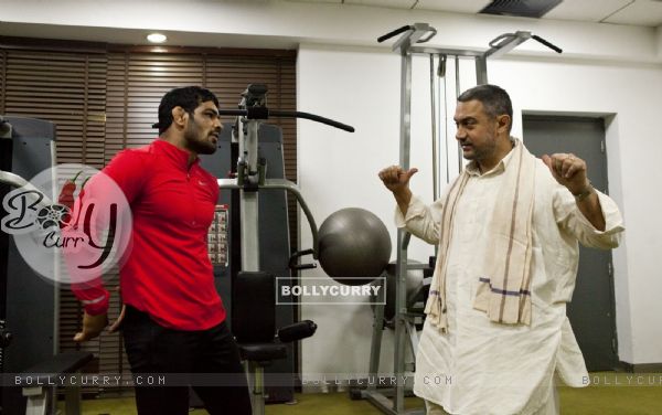 Wrestler Sushil Kumar meets Aamir Khan