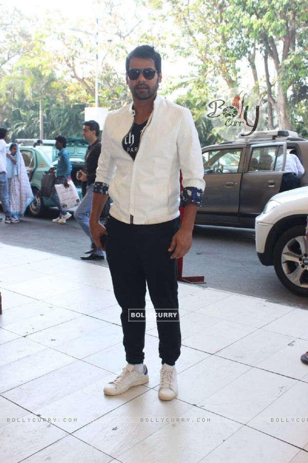 Shabbir Ahluwalia was spotted at Airport