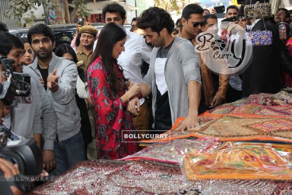 Aditya Roy Kapur and Katrina Kaif Shops at Janpath Market for Promotions of 'Fitoor' (394930)