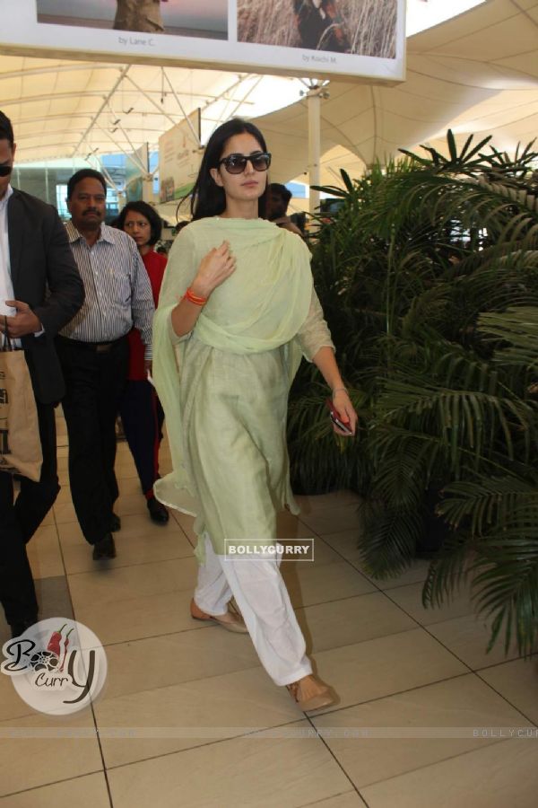 Katrina Kaif Snapped in Kurti at Airport