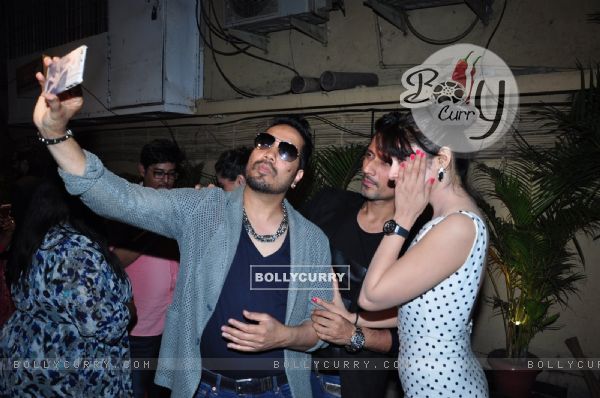 Mika Singh Take Selfie with Yuvika and Manmeet at Meet Bros Success Bash