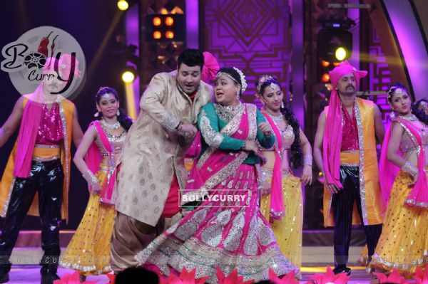 Varun Sharma & Bharti Singh Performs on Star Plus' Valentine Day Special Epi -Ishkiyaon Dhishkiyaon