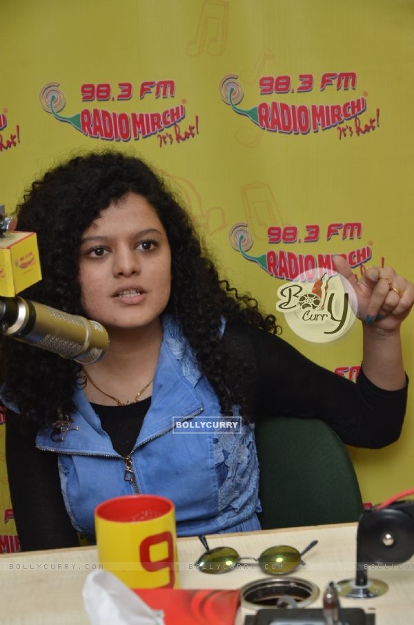 Palak Muchhal Goes Live at Radio Mirchi to Promote 'Ishq Forever' (395387)