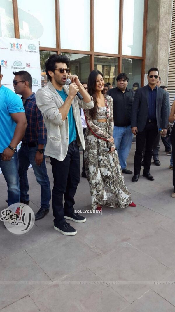 'Aditya & Katrina' had Great Time Interacting With Their Fans (395412)