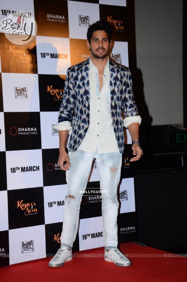 Sidharth Malhotra at Trailer Launch of Kapoor & Sons (395461)