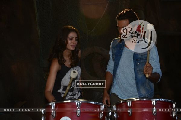 'Banjo' Film Launch: Riteish Deshmukh and Nargis Fakhri Tries their Hand on Drums (395490)