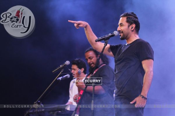 Vir Das Performs for Pepe Jeans Music Fest at Kala Ghoda Arts Festival 2016