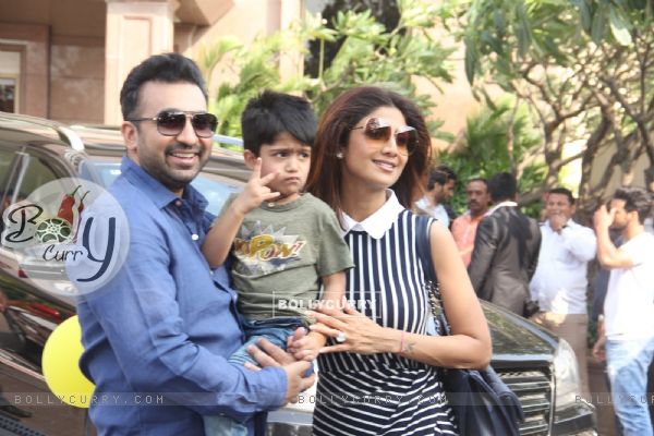 Raj Kundra and Shilpa Shetty with their son at Arpita Khan's Baby Shower