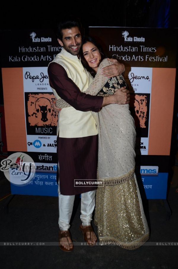 Aditya Roy Kapur Hugs Katrina Kaif at Kala Ghoda Arts Festival 2016!