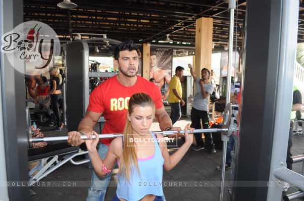 Sahil Khan Trains at his Gym at Launch of 'MuscleBeach' at Baga Beach Goa