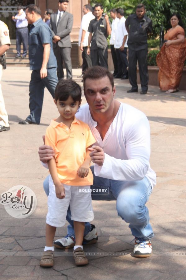 Sohail Khan with his Kid at Arpita Khan's Baby Shower!