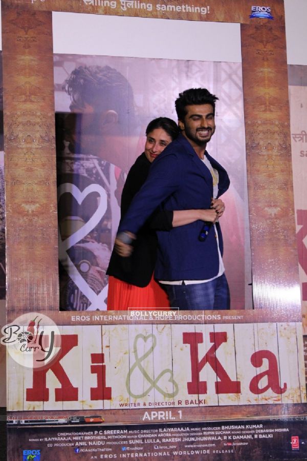 Arjun Kapoor and Kareena Kapoor at Trailer Launch of 'Ki and Ka' (396114)