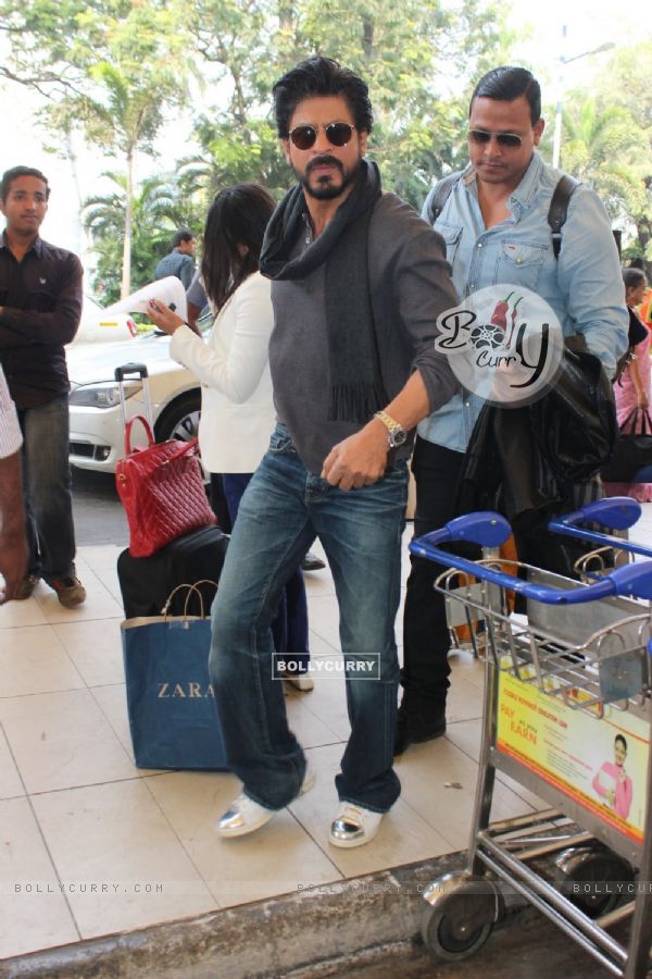 Airport Diaries: Shah Rukh Khan Leaves for Delhi