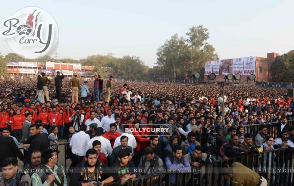 Crowd at Launch of 'FAN' Anthem at SRK's Hansraj College (396275)