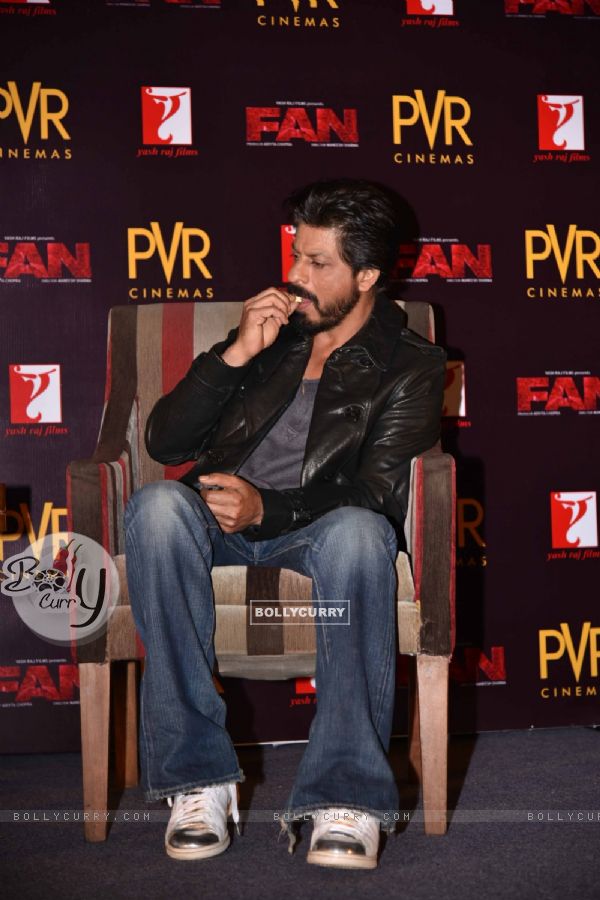 Shah Rukh Khan at Press Meet of FAN in Delhi (396329)