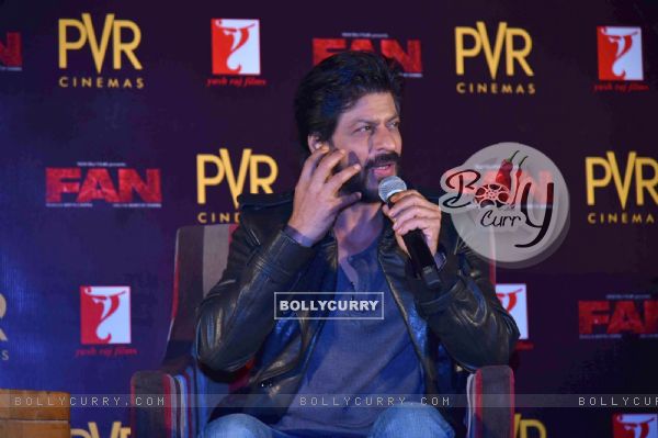 Superstar Shah Rukh Khan at Press Meet of FAN in Delhi (396331)