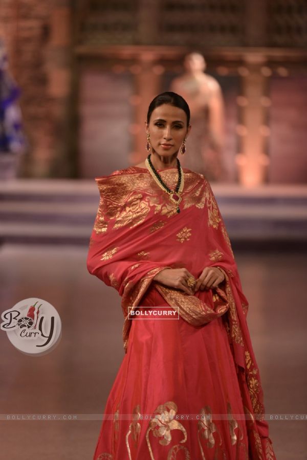 Anita Dongre Show at Make in India Bridal Couture Show