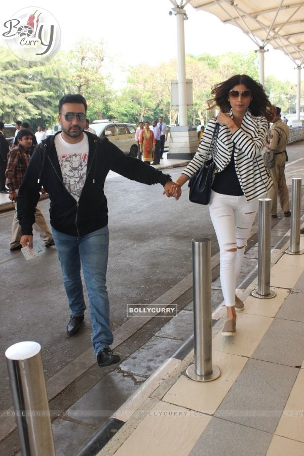 Shilpa Shetty and Raj Kundra were snapped at Airport