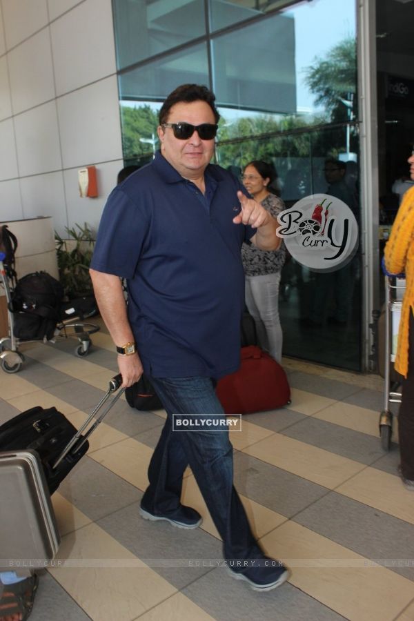 Rishi Kapoor was snapped at Airport