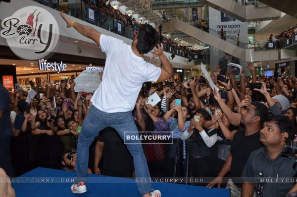 Ranveer Singh entertaining his fans at Gap Jeans Store Launch