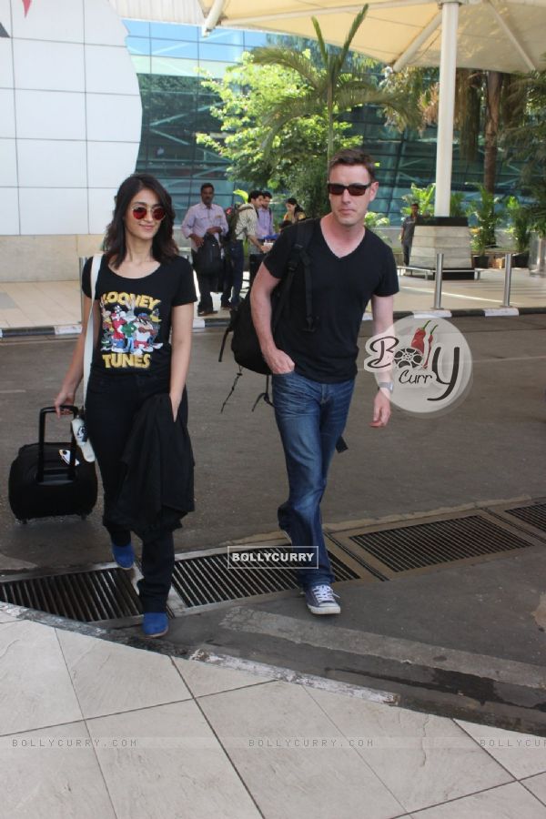 Lovely Lady Illeana Dcruz with her Boyfriend Snapped at Airport