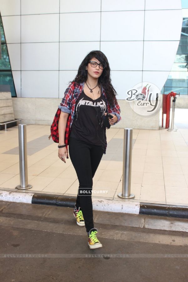 Shruti Haasan Snapped at Airport