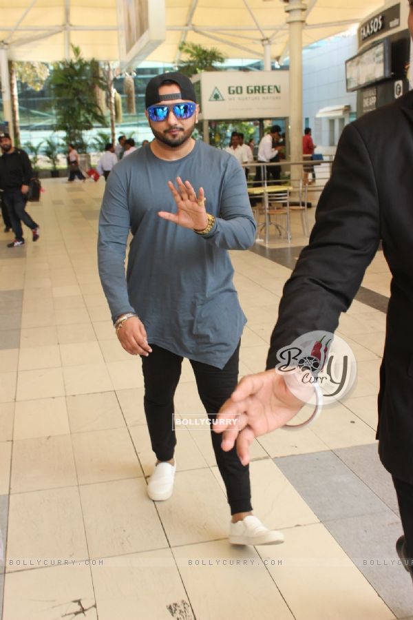 Yo Yo Honey Singh Snapped at Airport