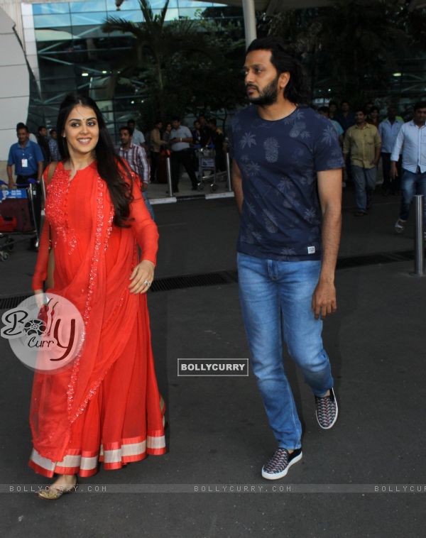 Pretty Couple Riteish Deshmukh and Genelia Dsouza Snapped at Airport