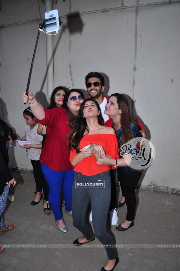 Ranveer Singh Takes a Selfie with Fans: Snapped at Mehboob