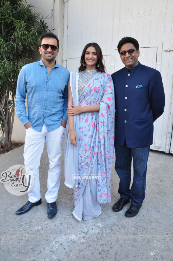 Atul Kasbekar, Sonam Kapoor and Ram Mahvani for Promotions of 'Neerja' (396927)