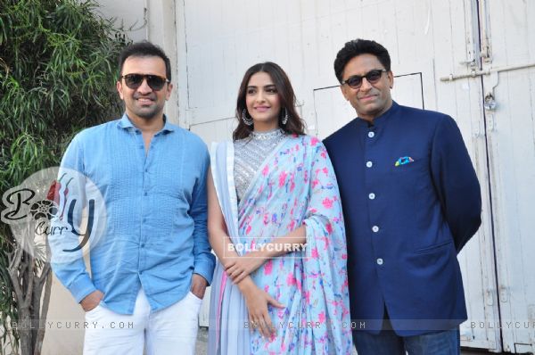 Sonam Kapoor, Atul Kasbekar and Ram Mahvani for Promotions of 'Neerja' (396928)