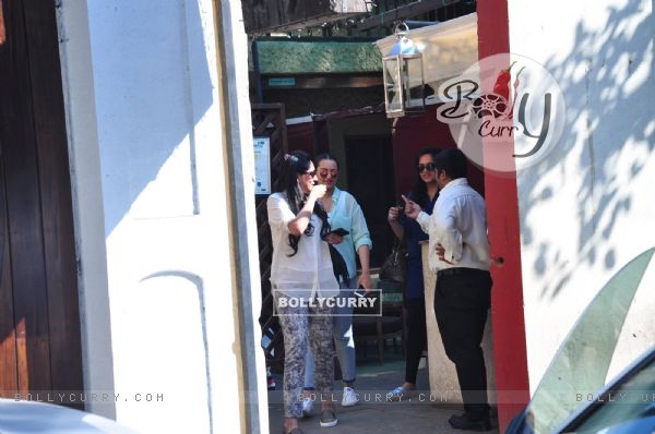 Sonakshi Sinha Snapped in Bandra post her Lunch
