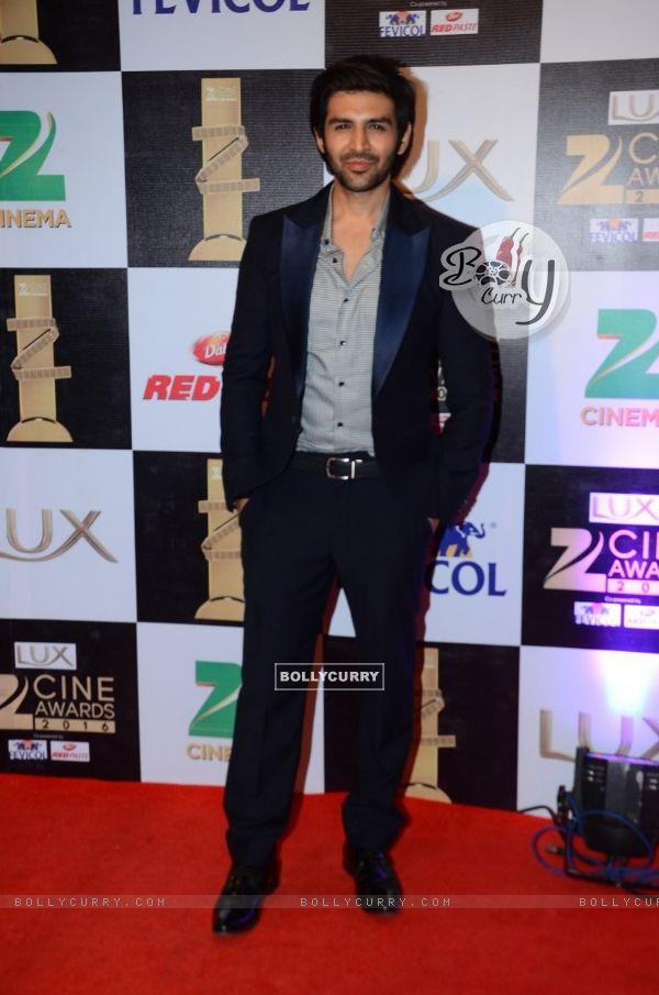 Kartik Aaryan at Zee Cine Awards 2016