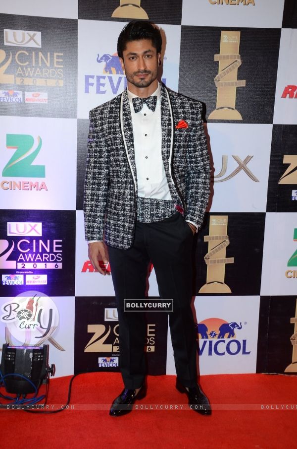 Vidyut Jamwal at Zee Cine Awards 2016