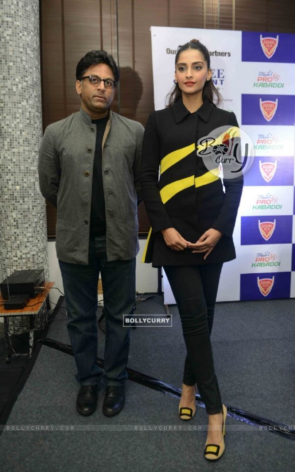 Sonam Kapoor with Ram Madhvan at Pro Kabaddi in Delhi