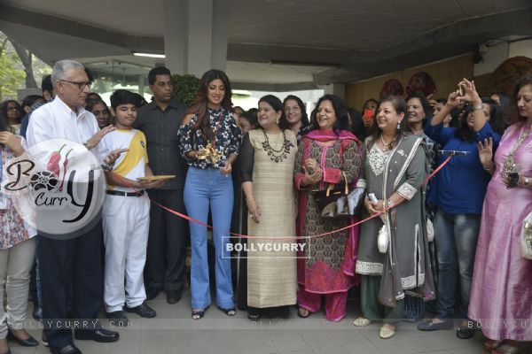 Shilpa Shetty cutting ribbon at Jamnabai School