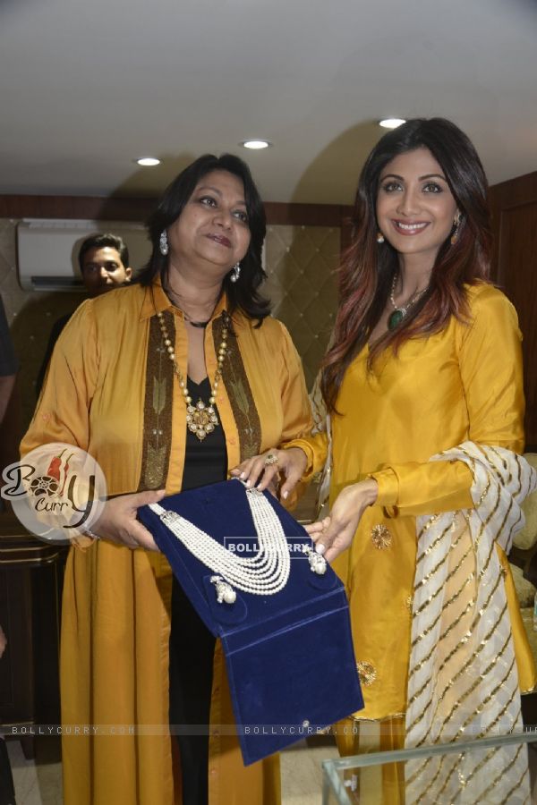 Shilpa Shetty at the Launch of New Dia Gold Store
