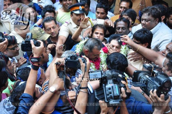 Sanjay Dutt Arrives at Home!