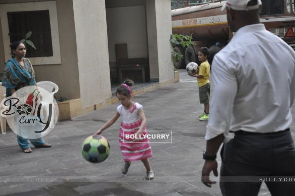 Shahraan and Iqra Dutt Playing After Sanjay Dutt is back Home!