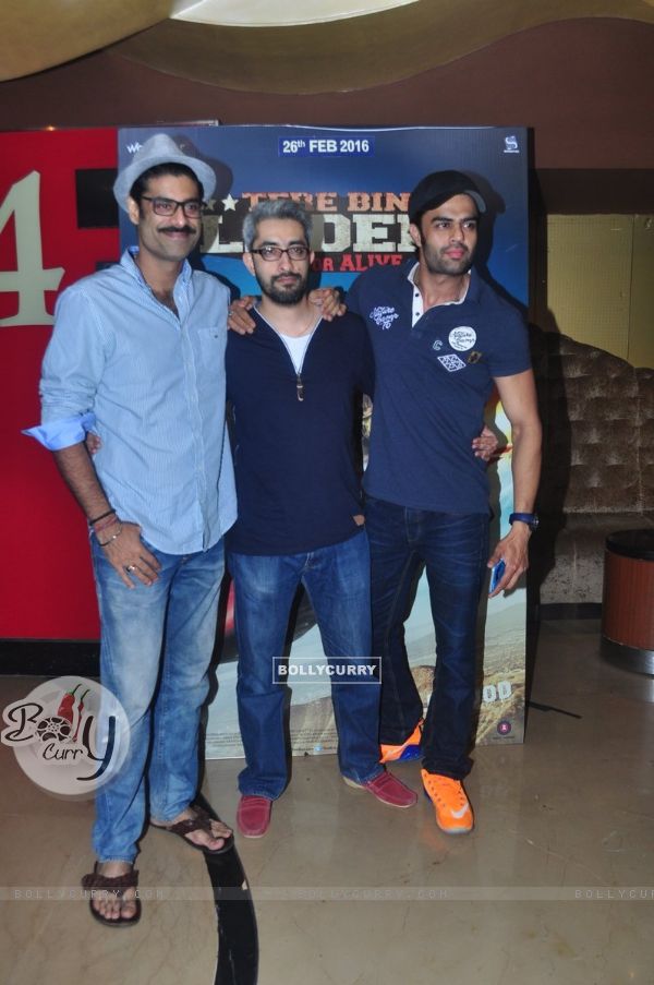Sikander Kher and Manish Paul with Director at Special Screening of Tere Bin Laden: Dead or Alive (397666)