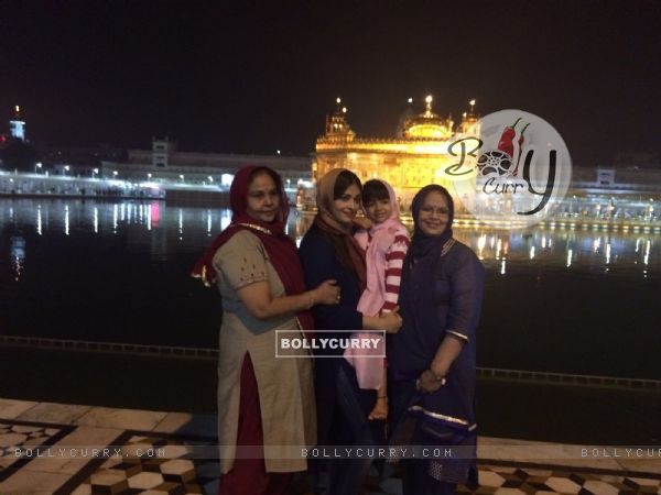 Aishwarya Rai Bachchan  Does 'seva' at the Golden Temple