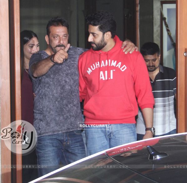 Abhishek Bachchan Meets Sanjay Dutt at his Residence!