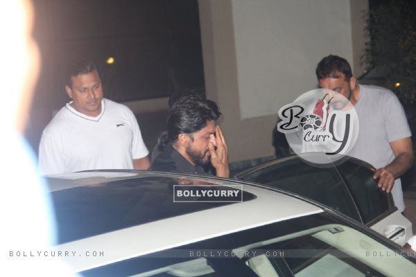 SRK at Sanjay Dutt's Residence to Meet Him