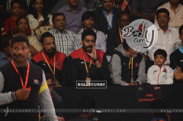 Amitabh Bachchan and Abhishek Bachchan were snapped at Pro Kabaddi Match