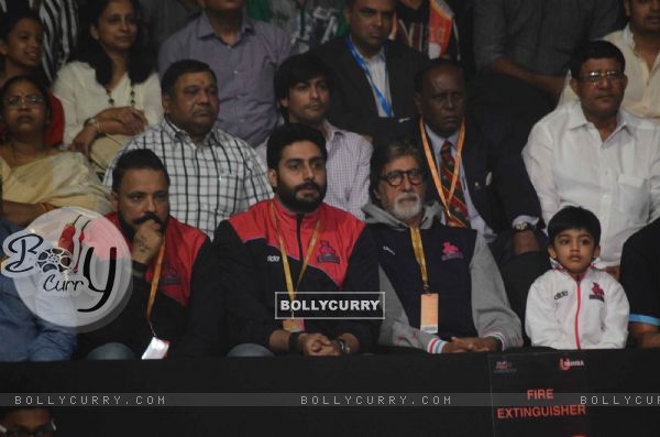 Abhishek Bachchan and Amitabh Bachchan were snapped at Pro Kabaddi Match