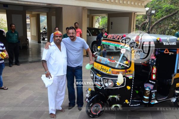 Sanjay Dutt poses with one of his Biggest Fan